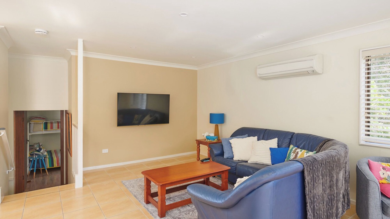Photo of Livingroom in Black Head