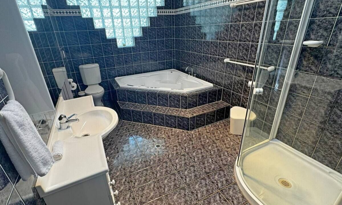Photo of Bathroom in Yarrawonga Park
