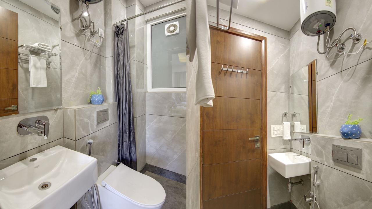 Photo of Bathroom in DLF Phase 3