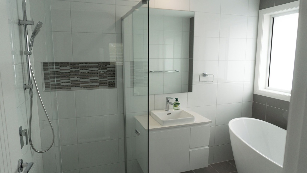 Photo of Bathroom in Gledswood Hills