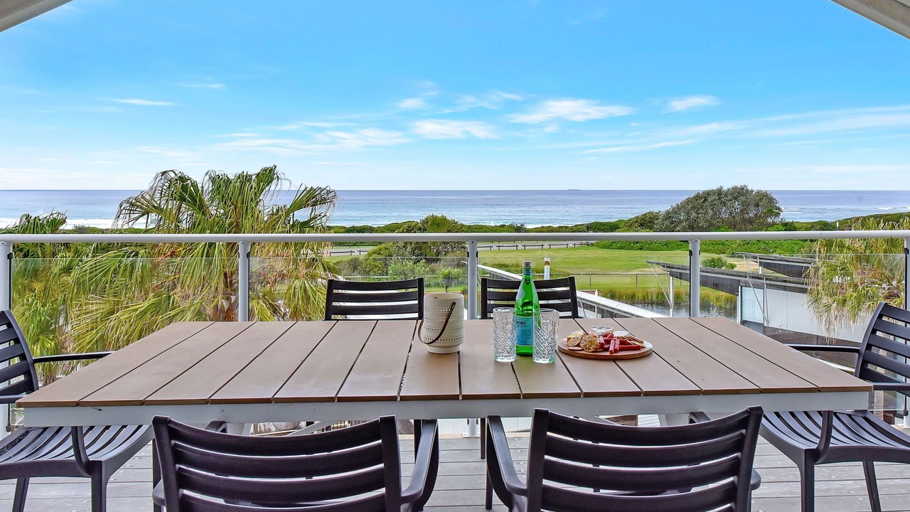Photo of Outdoor in Caves Beach