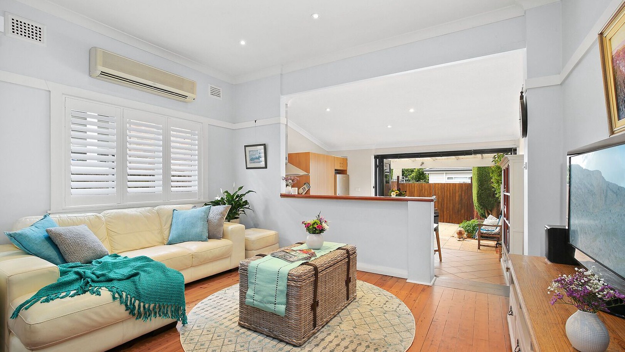 Photo of Livingroom in North Willoughby