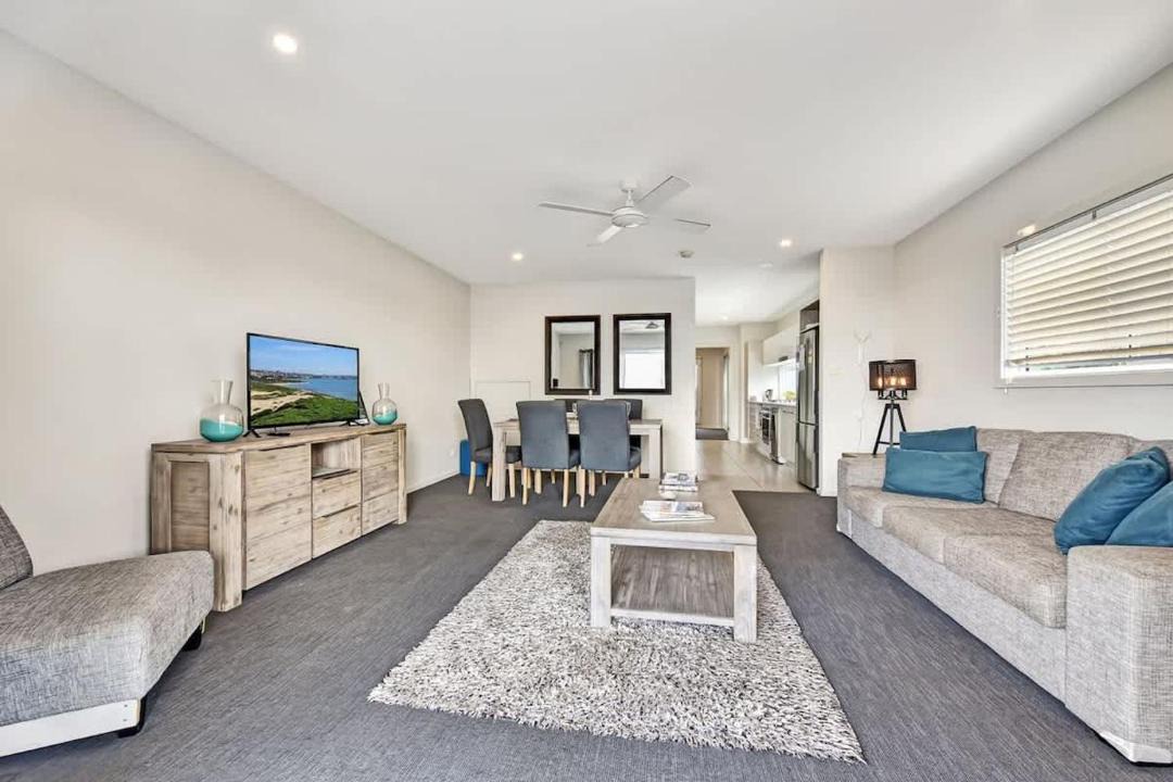 Photo of Others in Caves Beach