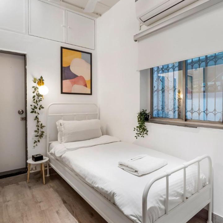 Photo of Bedroom in Pali Hill