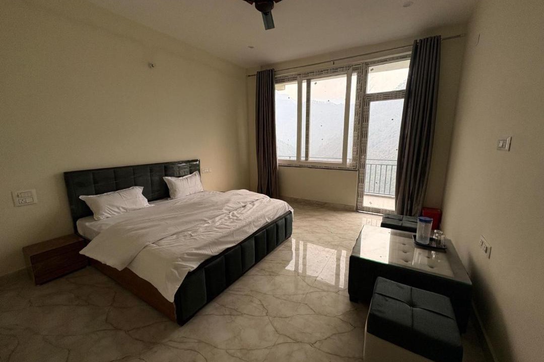 Photo of Bedroom in Narainkoti