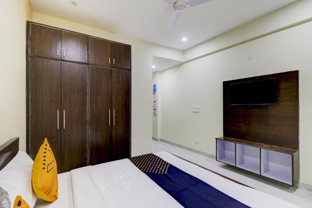 Photo of Others in DLF Phase 1