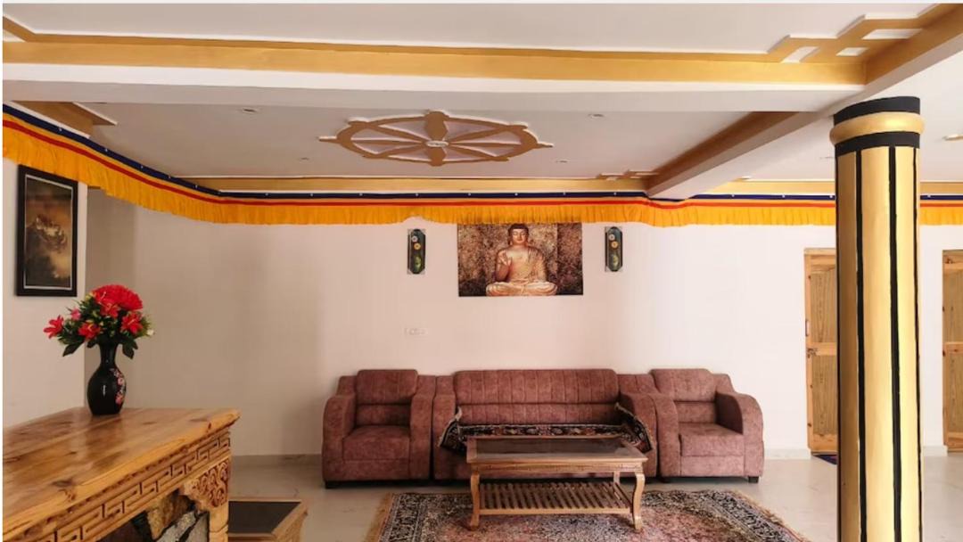 Photo of Others in Hundur