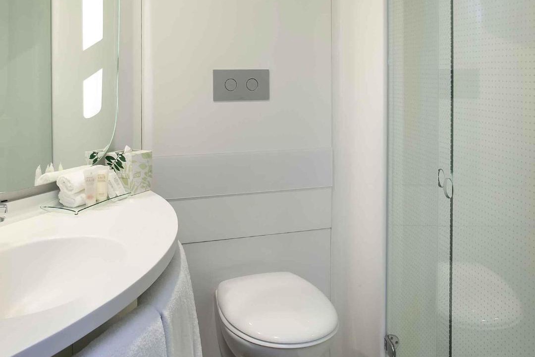 Photo of Bathroom in Mascot