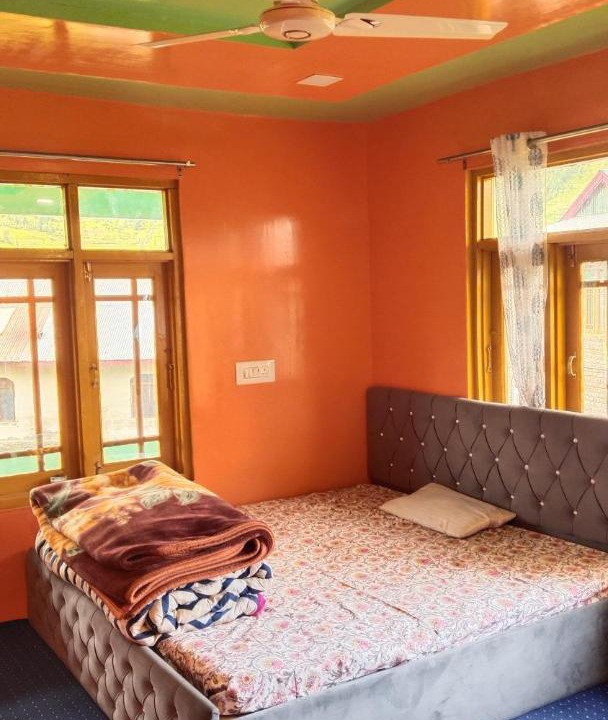 Photo of Bedroom in Gulmarg