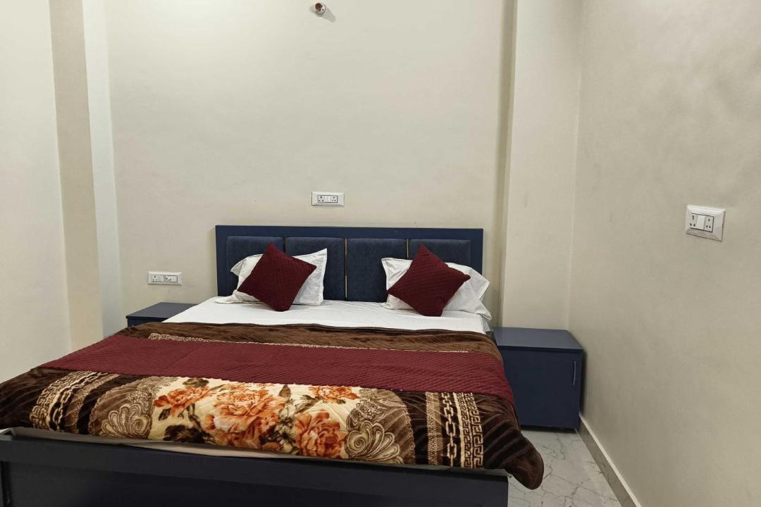 Photo of Bedroom in Alambagh