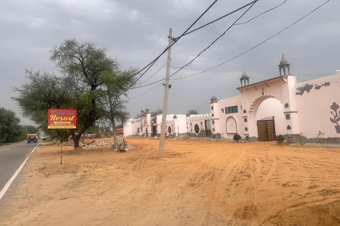 Photo of Buildings in Siwani