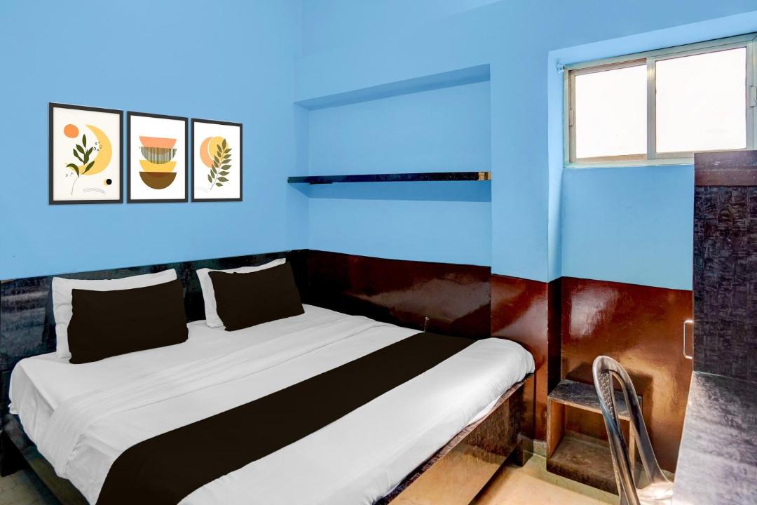 Photo of Bedroom in Alambagh