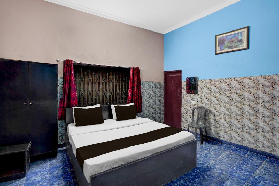 Photo of Bedroom in Alambagh