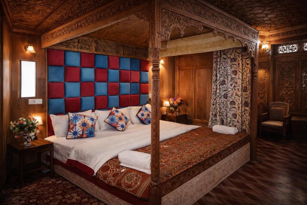 Photo of Bedroom in Dal Lake