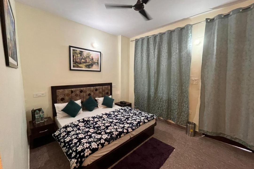 Photo of Bedroom in Narainkoti