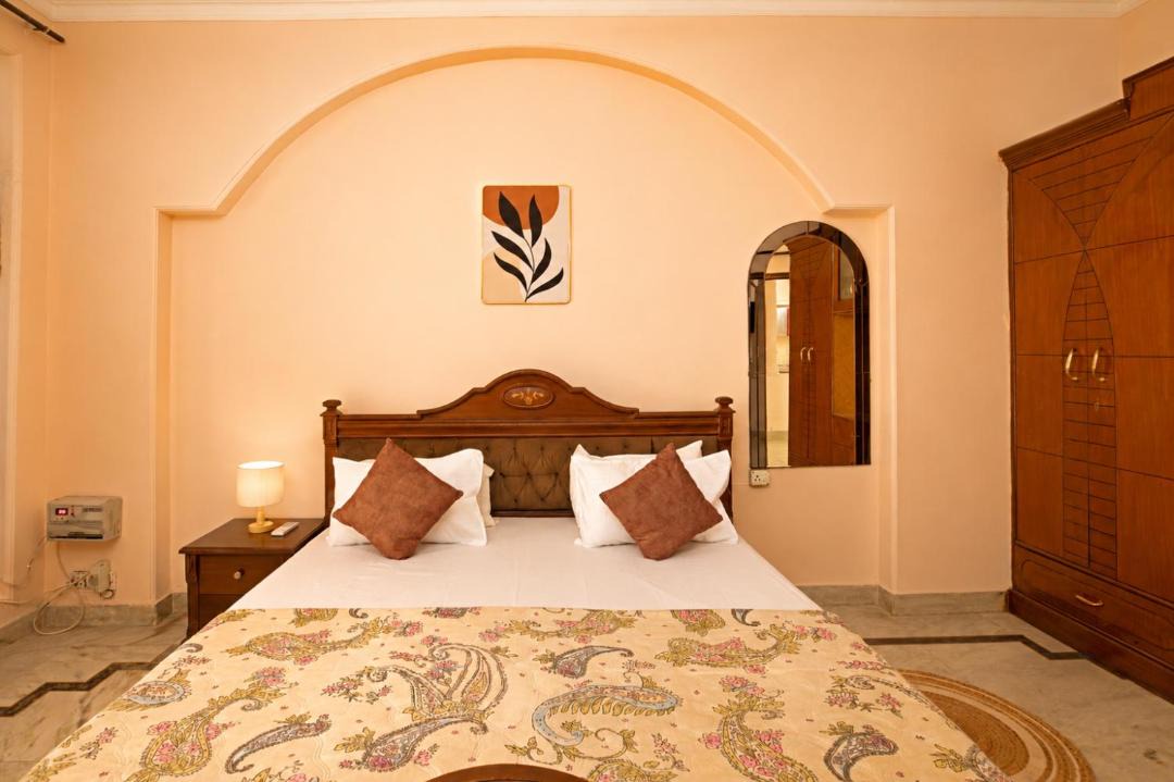 Photo of Bedroom in Sushant Lok