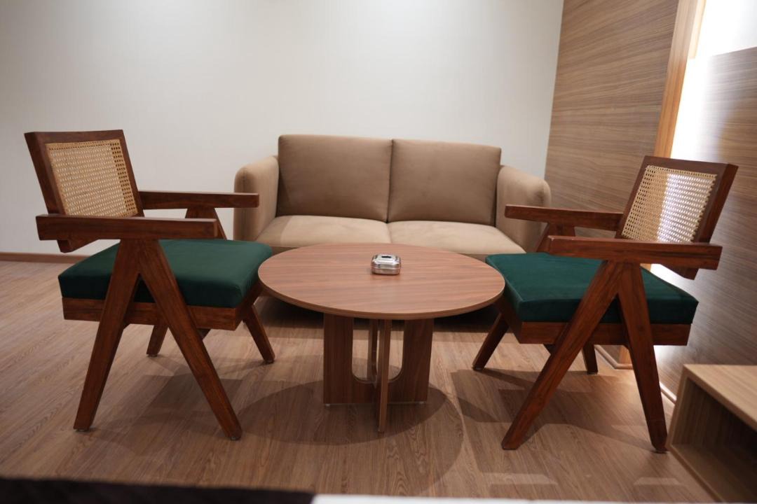 Photo of Livingroom in DLF Phase 5