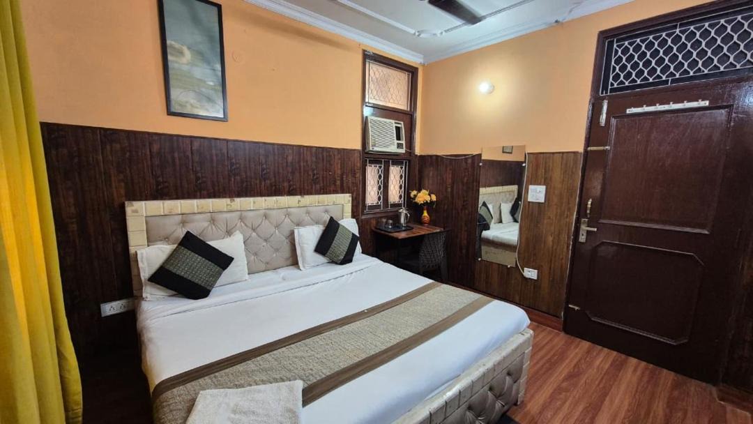 Photo of Bedroom in Mayapuri