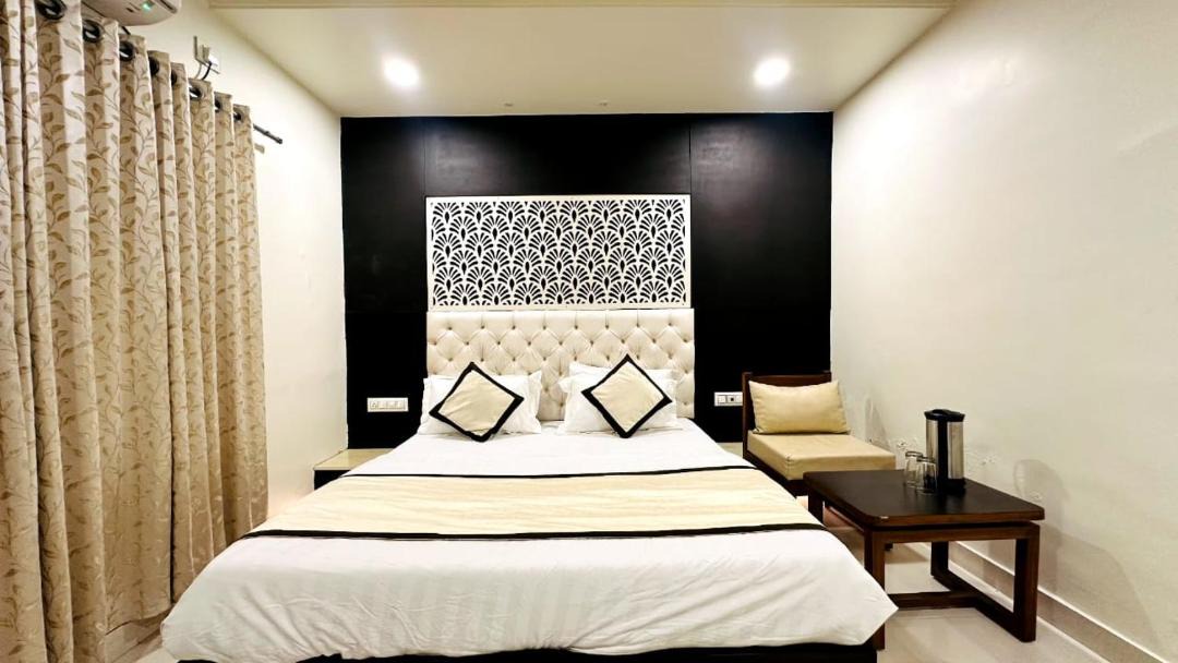 Photo of Bedroom in Mount Abu