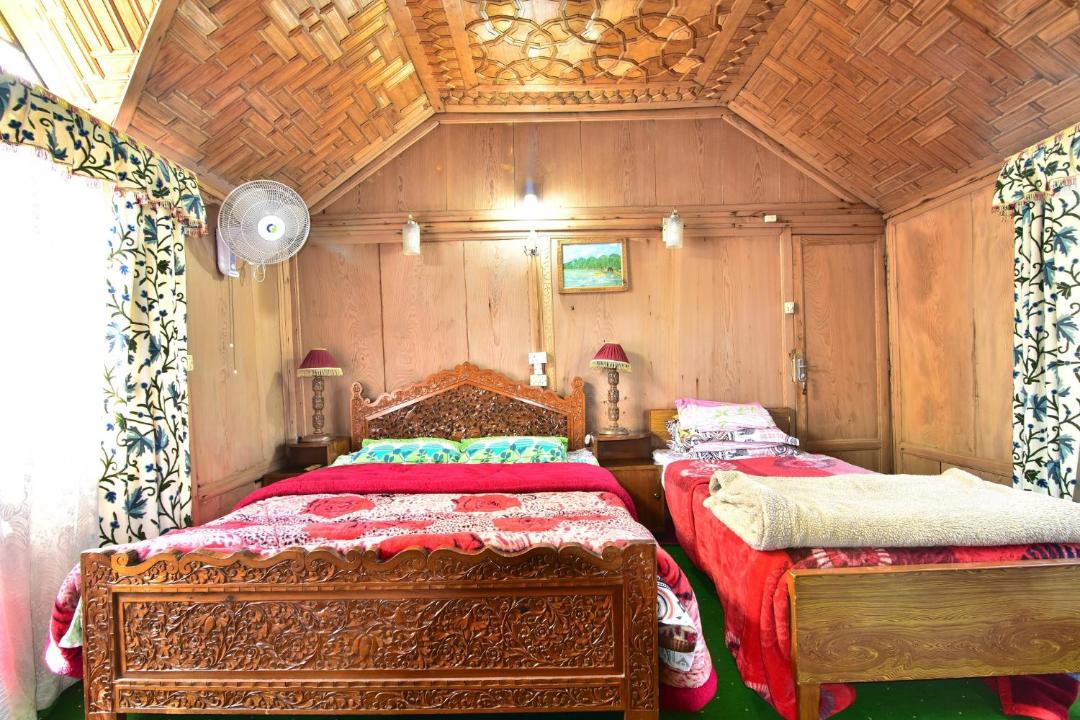 Photo of Bedroom in Dal Lake