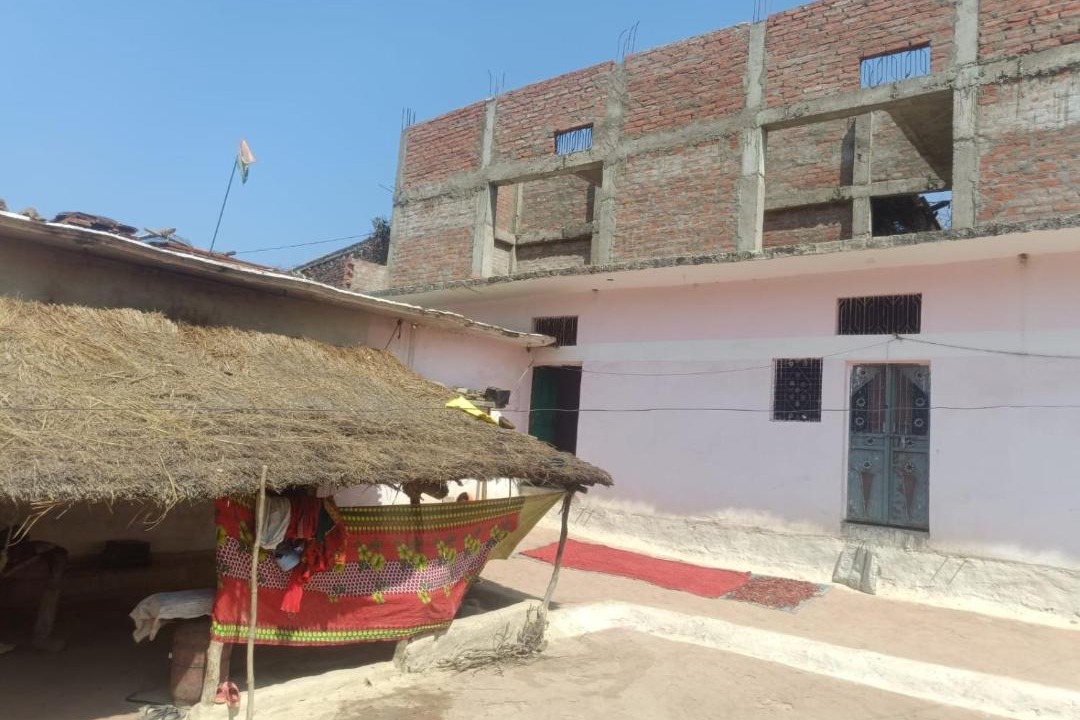 Photo of Buildings in Mau