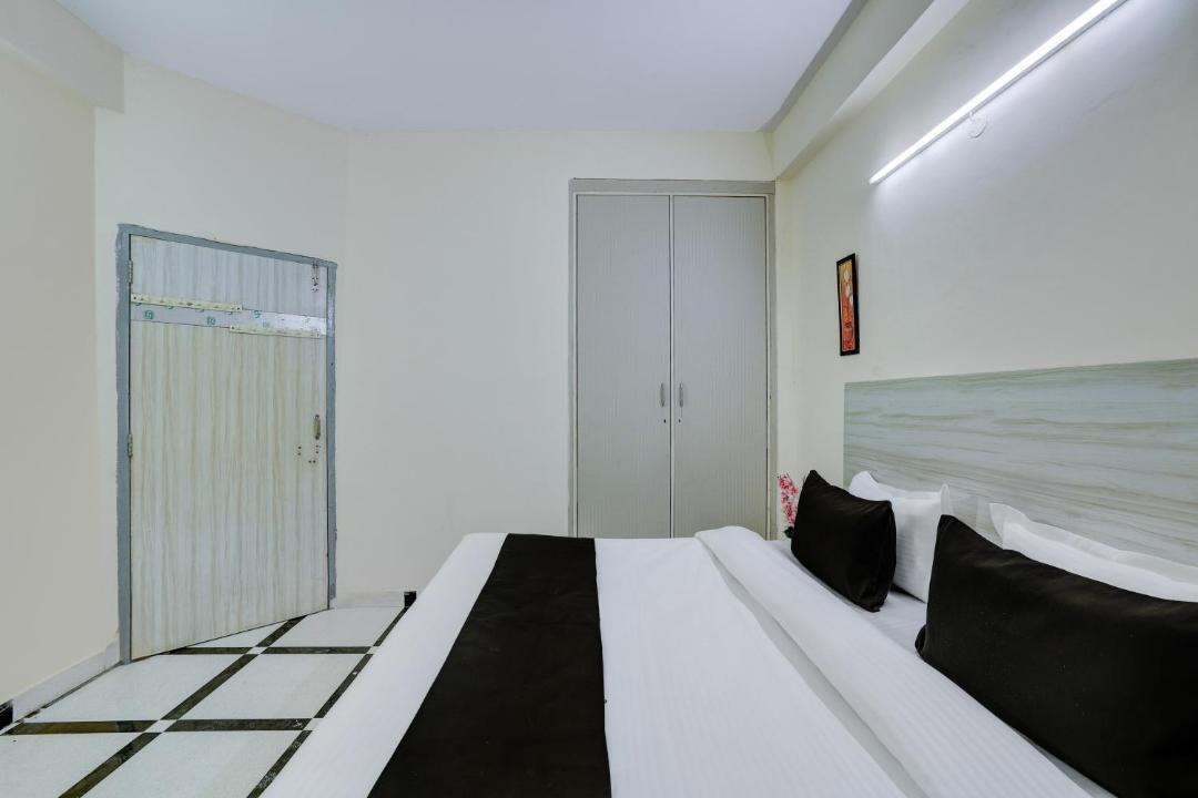 Photo of Others in DLF Phase 1