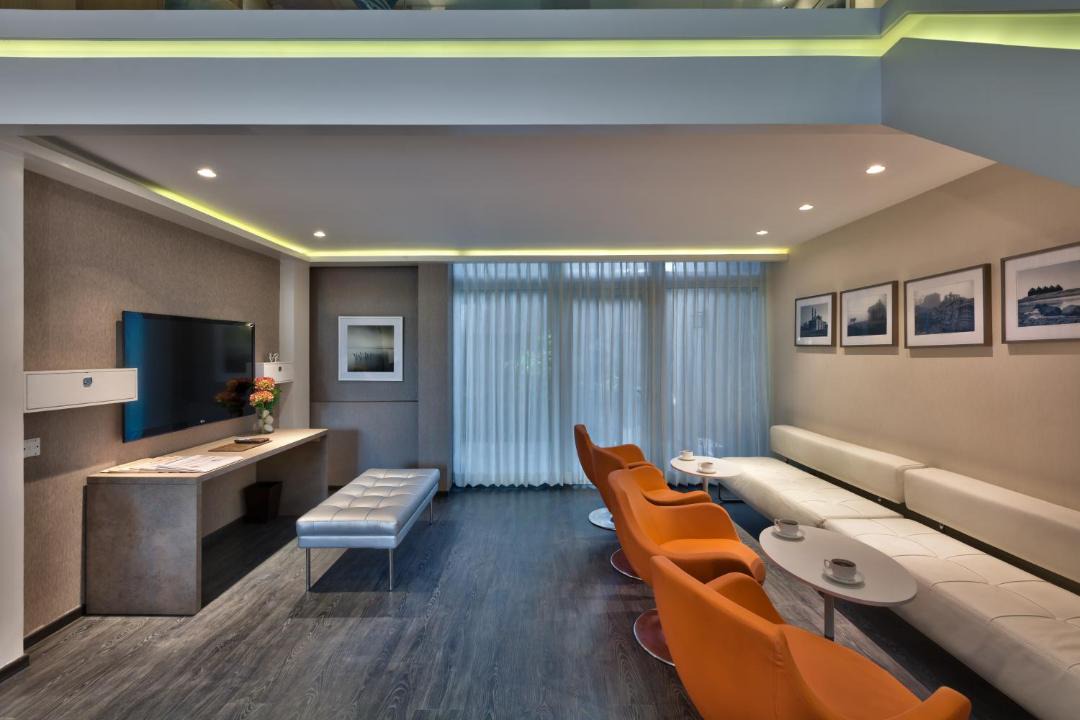 Photo of Others in DLF Phase 1