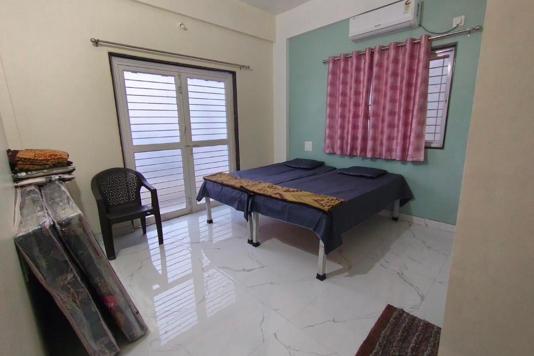 Photo of Bedroom in Akalkot