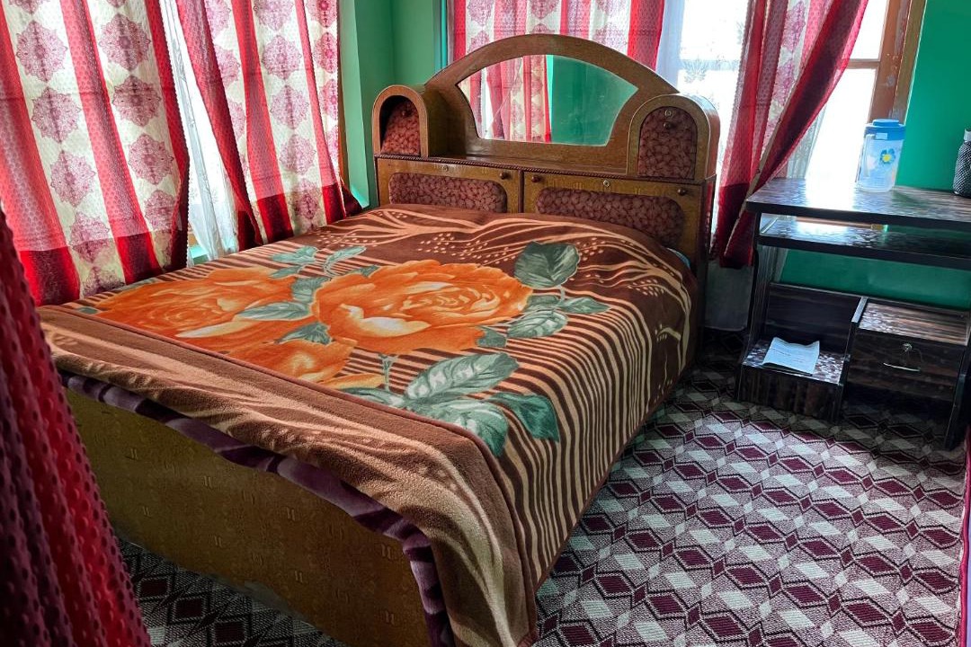 Photo of Bedroom in Dal Lake