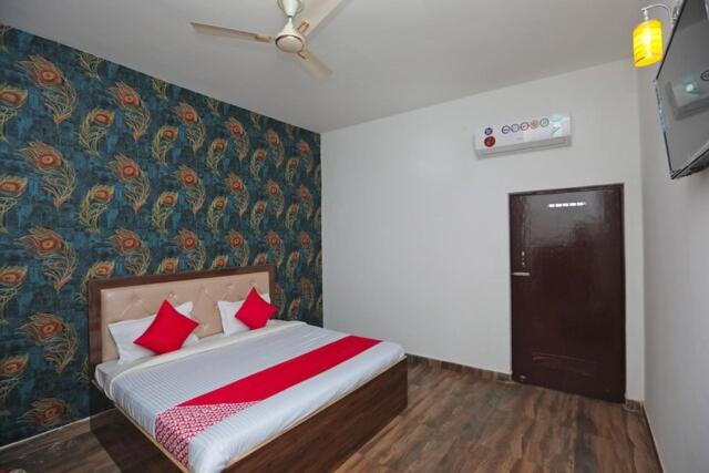 Photo of Bedroom in Taj Ganj
