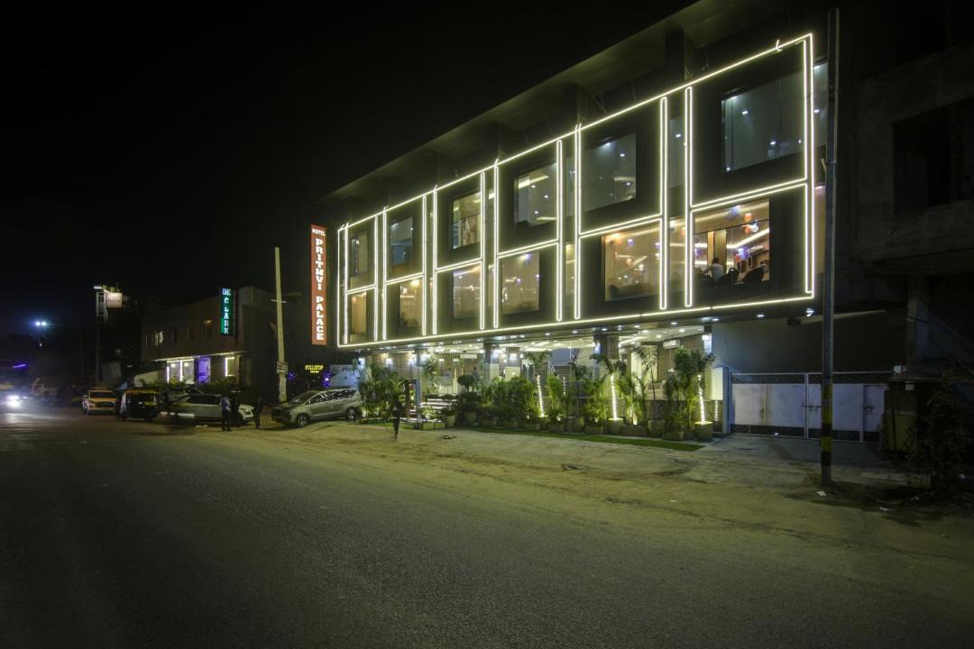 Photo of Buildings in Mahipalpur Extension