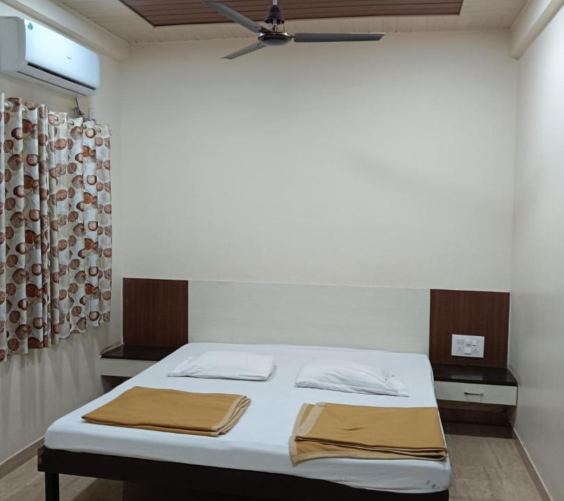 Photo of Bedroom in Akalkot