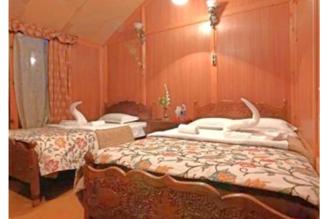 Photo of Bedroom in Dal Lake