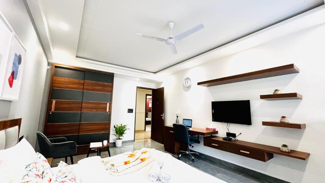 Photo of Others in DLF Phase 3