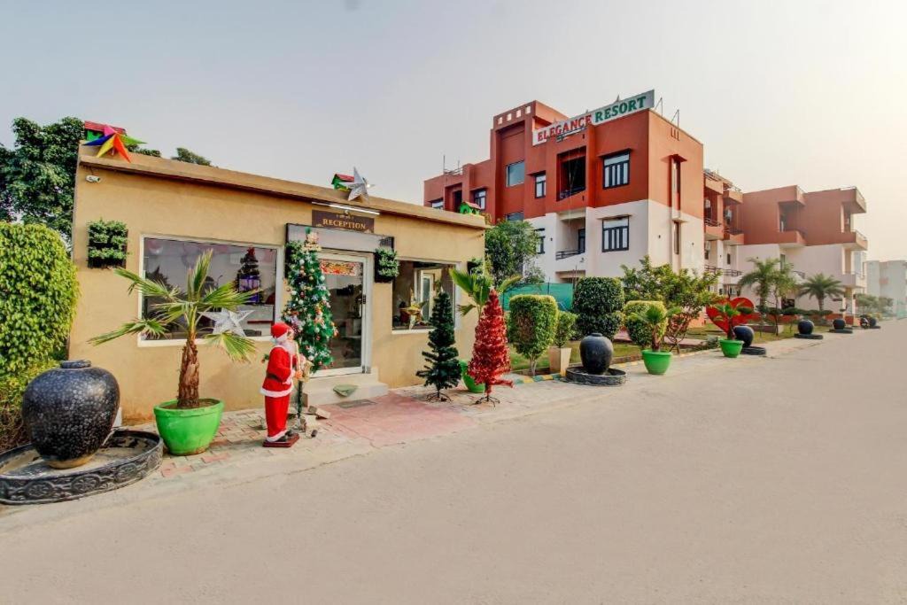Photo of Buildings in Vrindavan
