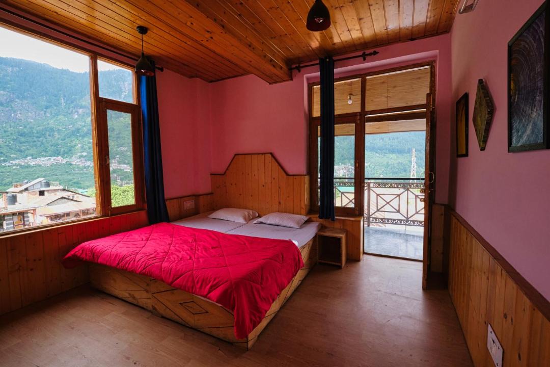 Photo of Others in Old Manali