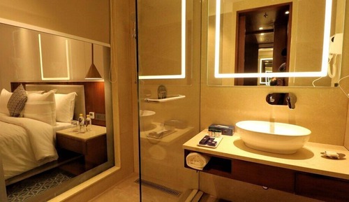 Luxury Suite, 1 King Bed, City View