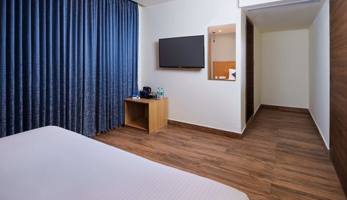 Deluxe Room, 1 King Bed (DELUXE KING)