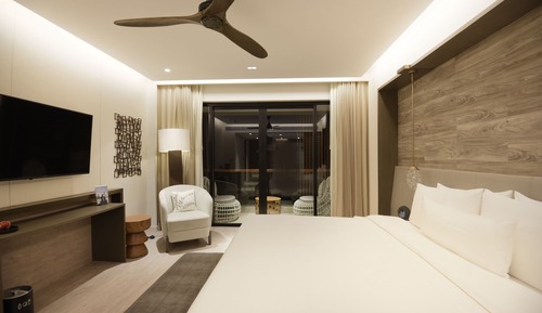 Premier Room, 1 King Bed, Balcony, Valley View (Balcony)