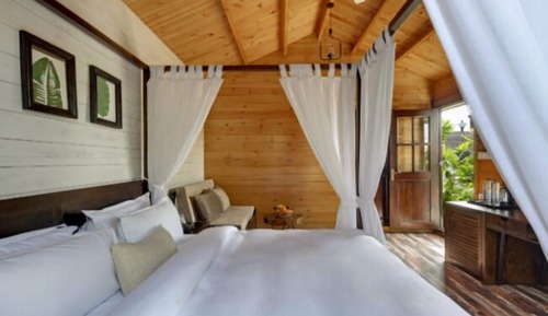 Honeymoon Room