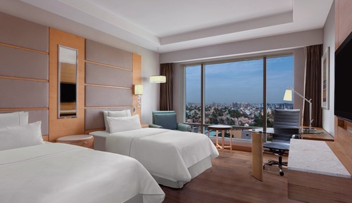 Room, 2 Twin Beds, Pool View