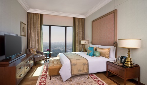 Suite, 1 King Bed, City View