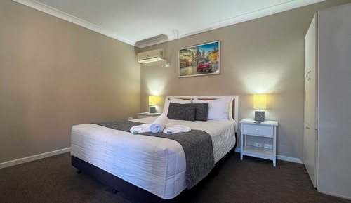 Deluxe Queen Room