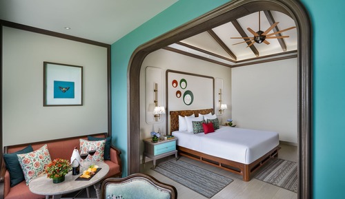 Premium Room, 1 King Bed, Valley View