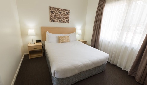 Basic Room, 1 King Bed