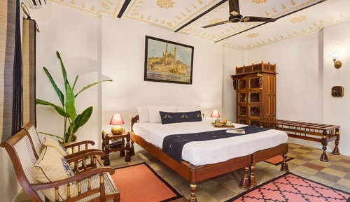 Standard Room, 1 Queen Bed, Pool View