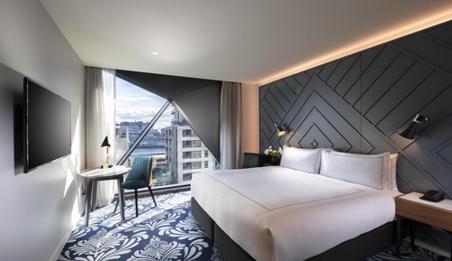 Deluxe Room, 1 King Bed (Banksia)
