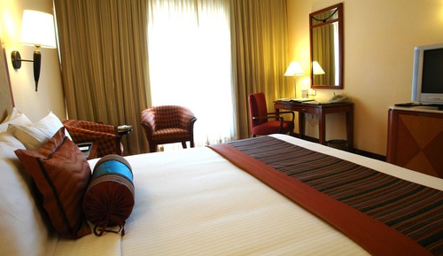 Premier Pool View Twin Room 