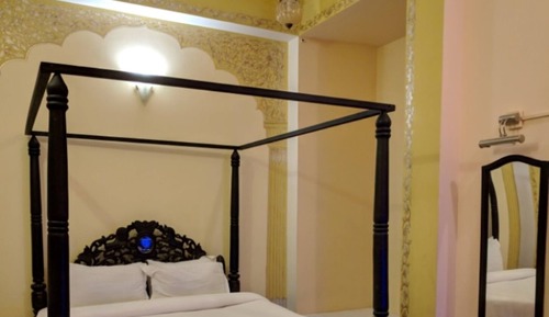 Semi Deluxe Room