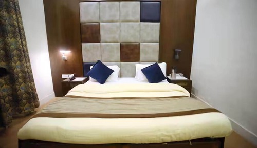 A/C Deluxe Room